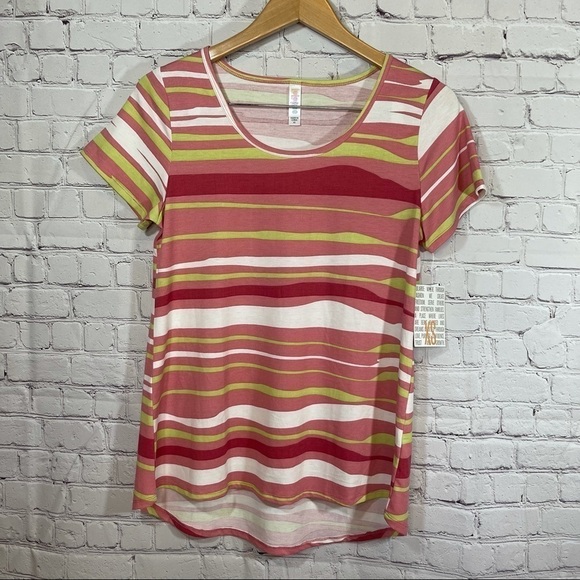 NWT LuLaRoe Classic Tee Extra Small - Picture 1 of 6